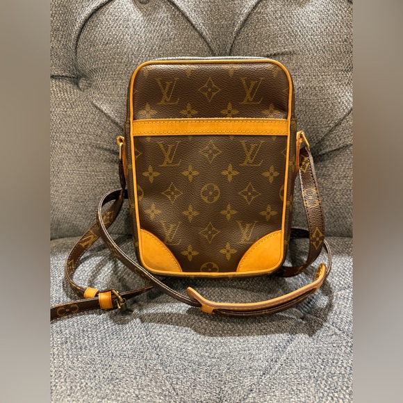 CLEAN Louis Vuitton Danube Monogram Danube Crossbody/Shoulder Bag - Picture 1 of 16